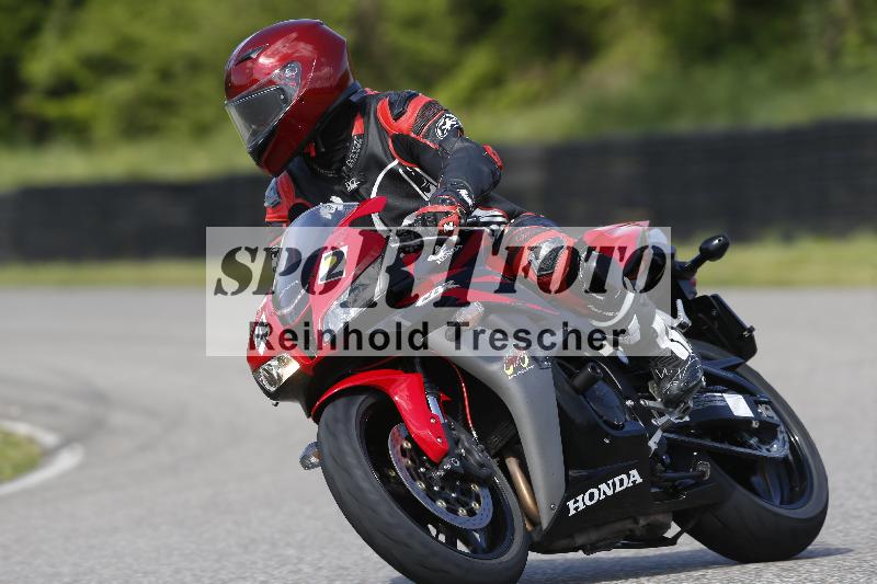 /Archiv-2025/09 22.04.2025 Cornu Master School ADR/rot-rouge/42